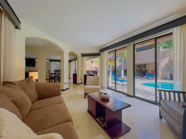 Beachside Paradise 2 minutes walk to the beach 1bd
