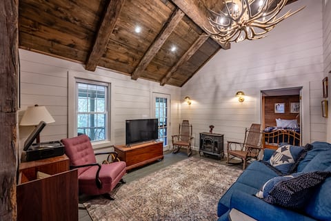 Top Airbnb: Two Enchanted Mountain Cottages- Hot Tub-Fireplace in Glenville