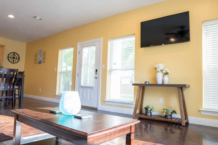 Entire Ground Floor · 6br 4ba · Sleeps 12 · W/d - Shepard State Park, Gautier