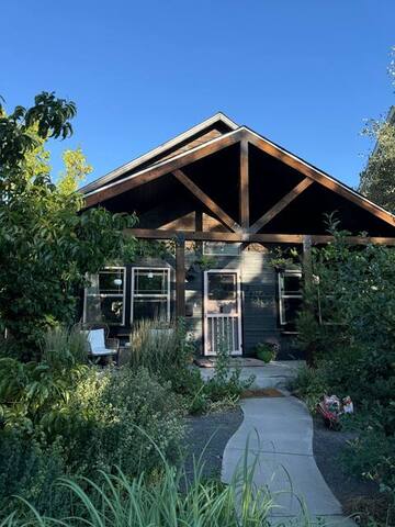 Peaceful Weekend stay in DNVR