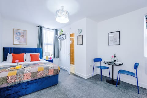 Jephsons Lodge Studio 6, Town Centre, Parking