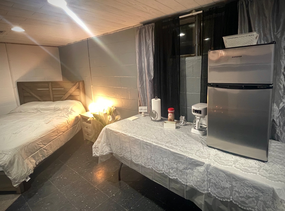 Спалня/кафемашина/хладилник