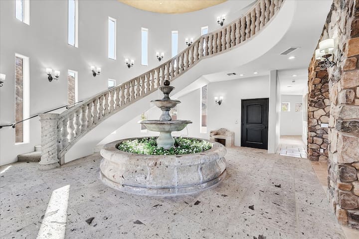 Lake Mead Dream Home gallery image 3