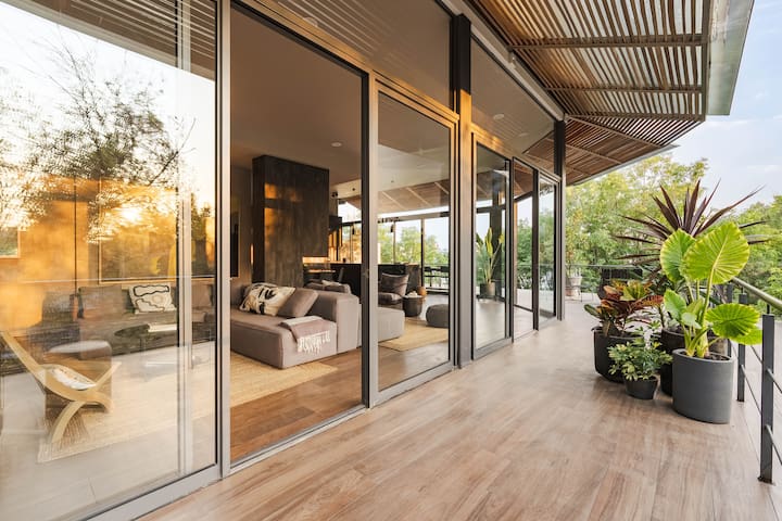 Luxury Penthouse in Heart of Roma gallery image 2