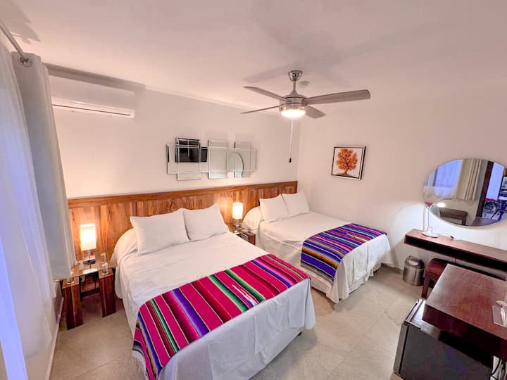 Camera "8" has 2 double beds, private toilet within the room, closet, A/C dual, Smart TV, ceiling fan and mini bar. Located on the upper floor.