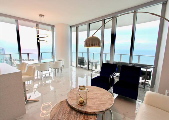 Luxury LPH with Ocean Front retreat 2/2 @ 39th Fl gallery image 5