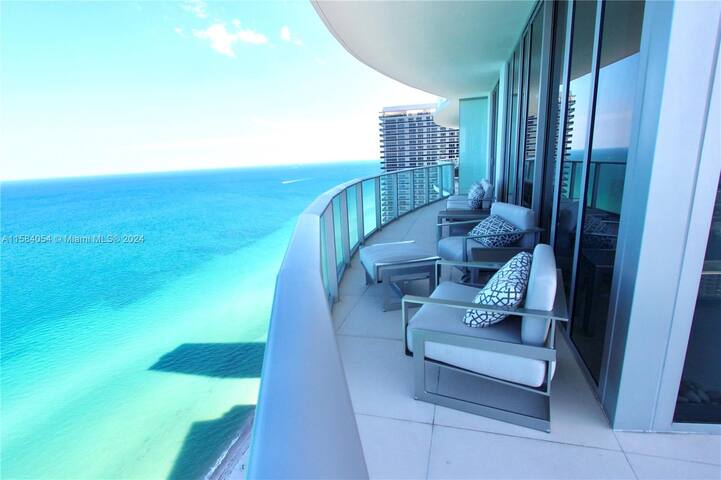 Luxury LPH with Ocean Front retreat 2/2 @ 39th Fl gallery image 4