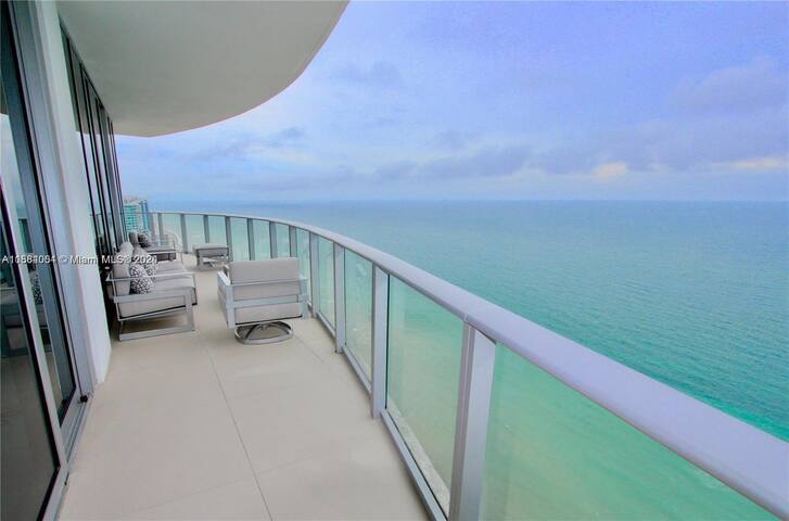 Luxury LPH with Ocean Front retreat 2/2 @ 39th Fl gallery image 3