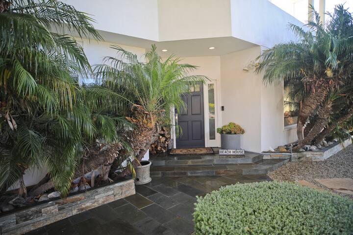 Clean, private home – Best Beach in the BU! gallery image 5