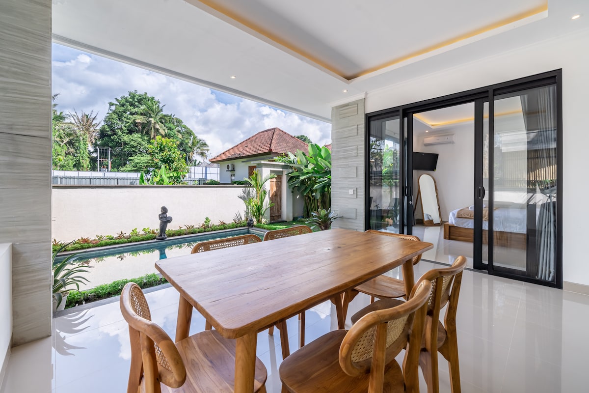 Villa in Kecamatan Ubud · ★4.83 · 3 bedrooms · 3 beds · 3 baths, Airbnb comparable