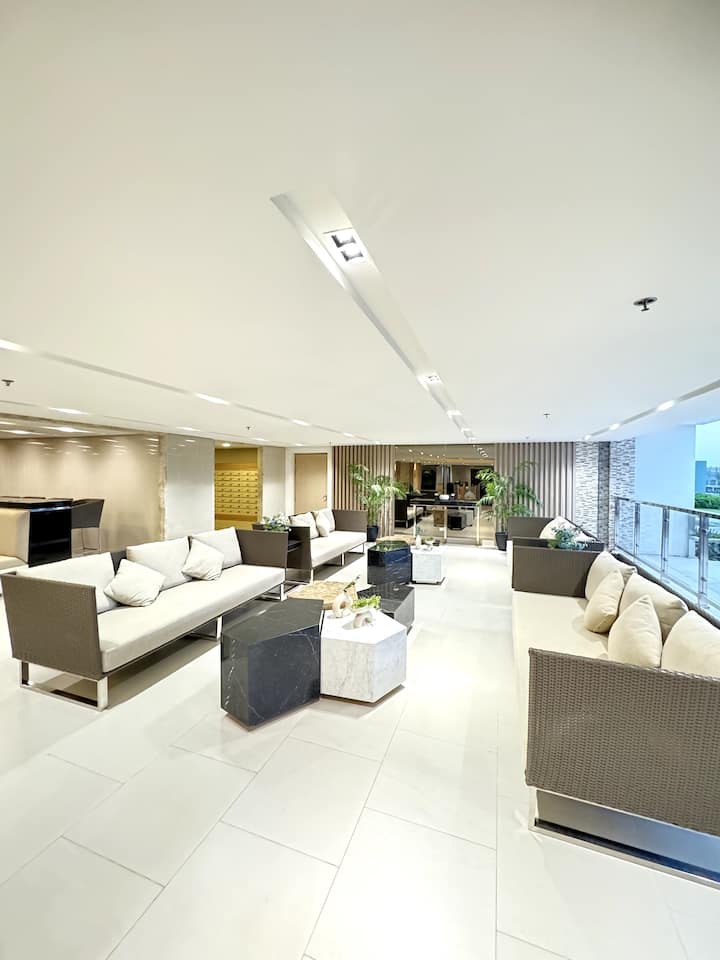 Luxury 2br Condo Near Airport - Las Piñas
