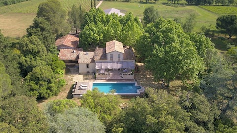 Master house in Provence, pool and petanque