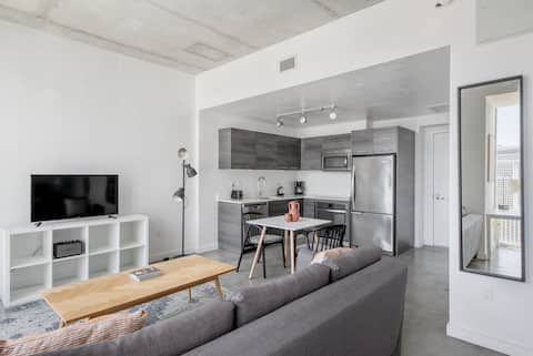 Successful Airbnb property: High Floor | Studio | Pool | Gym | Brickell in Miami