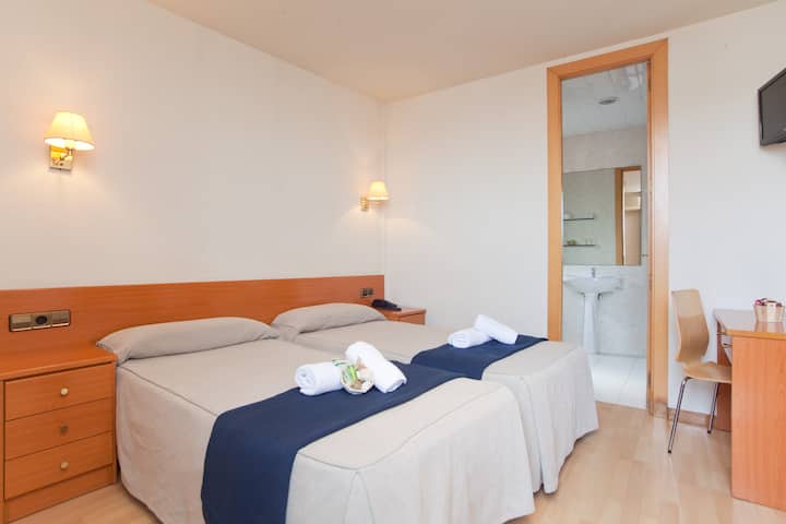 Hotel Next To La Sagrada Familia - Double Bedroom - Barcelona