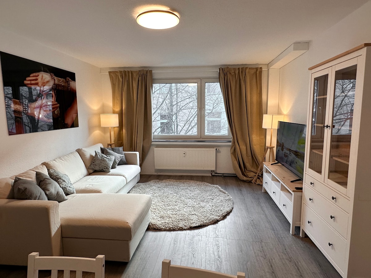 Popular Airbnb listing: Beautiful flat - sleeps 4 +2sofa in Südostviertel