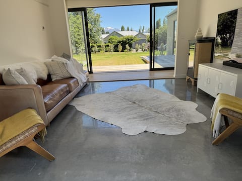 Top Airbnb: Summer Sun and Winter Fun in Wānaka