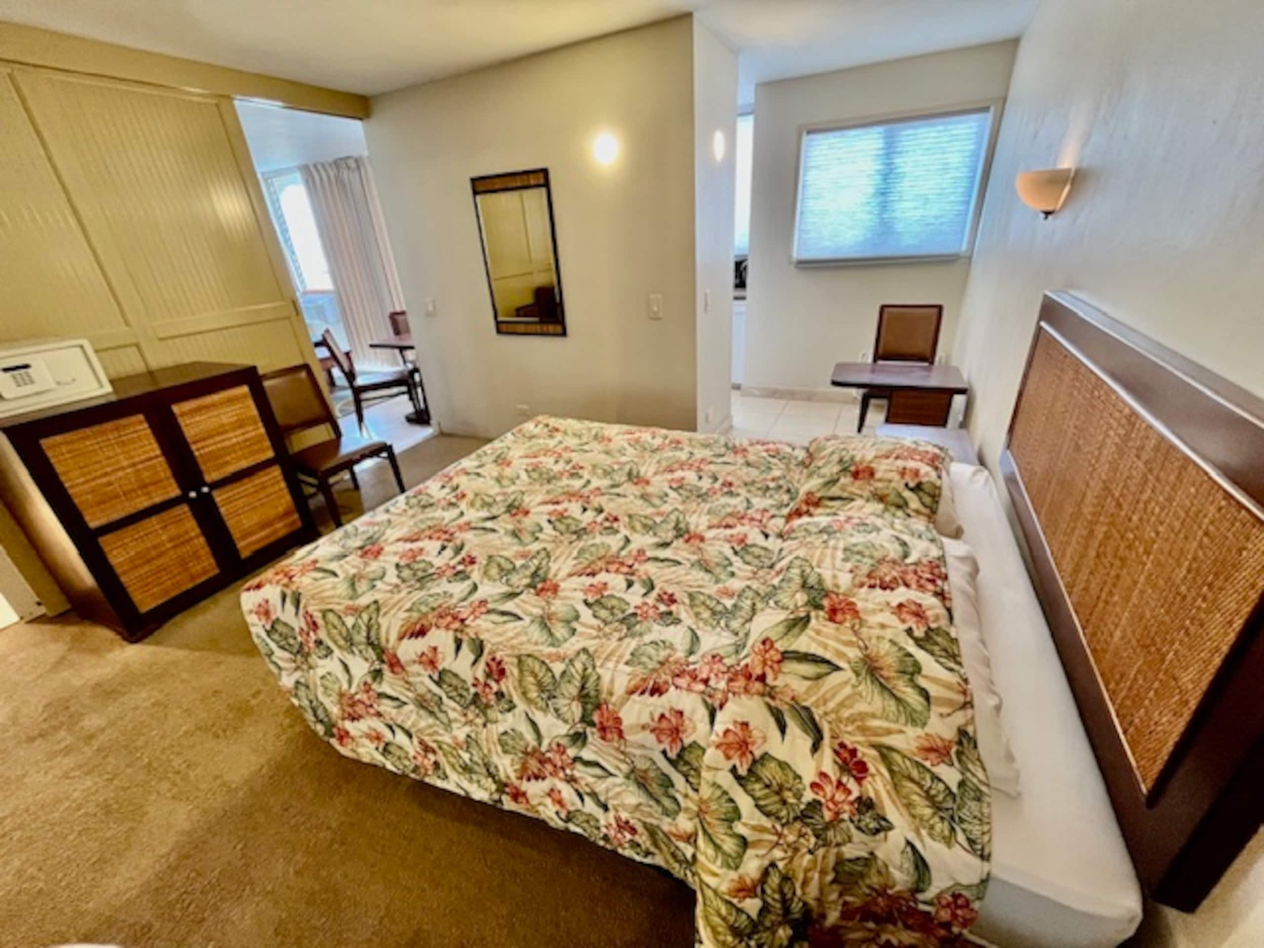 Condo in Honolulu · ★4.14 · 1 bedroom · 2 beds · 1 private bath - Image 2