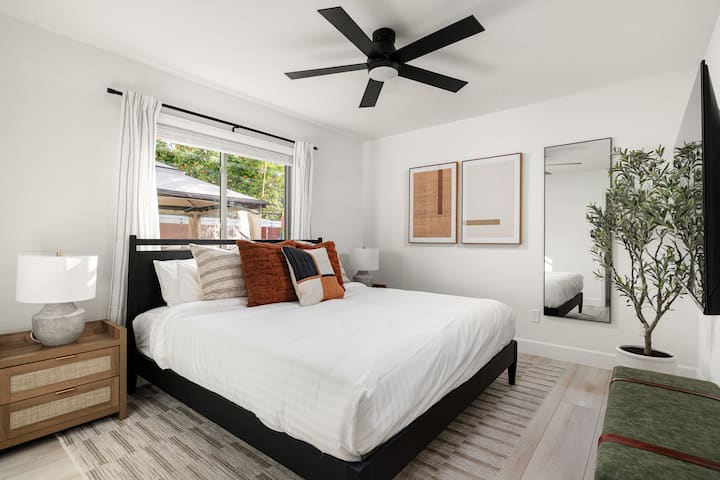 Брачен кревет (широк 150-179 см) за мирен престој