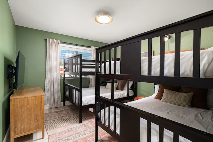 Ултимативни вибрации со два кревета на спрат во целосна големина