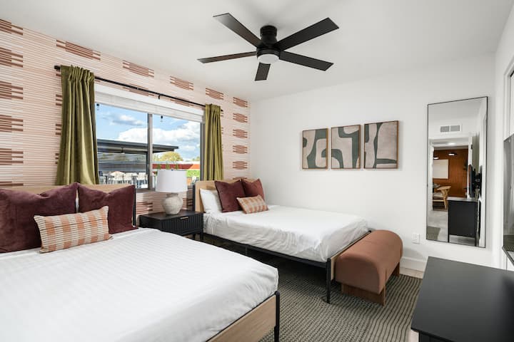 Удвојте ја удобноста со 2 кревета во целосна големина