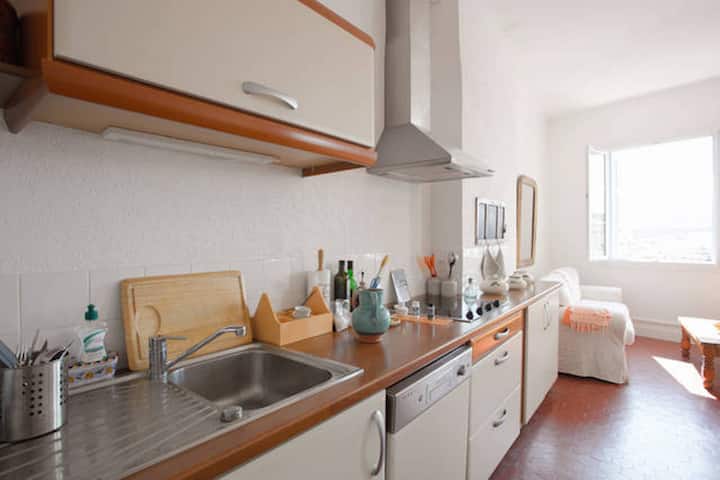 Spacious 2-bedroom Flat, Port View, Free Parking - La Ciotat