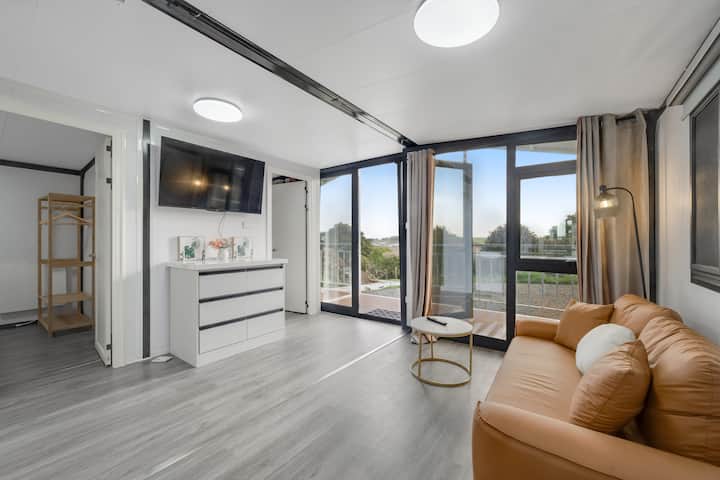 2 Bedrooms Cabin In Pukekohe - Pukekohe Hill