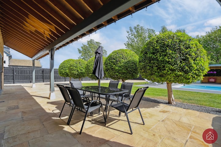 Outdoor terrace