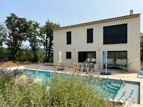 Provençal villa with pool