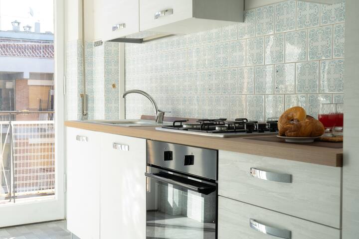 [200mt metroA] 3 camere da letto WI-FI e balcone gallery image 5