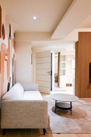 Refined Kolonaki Stay with Private Patio gallery image 3