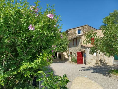 Provencal Drôme house with pool and river