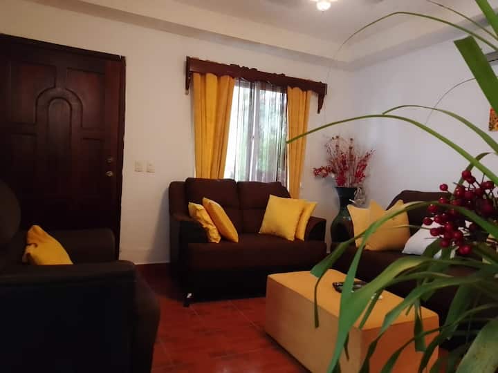 Casa Verde: Pool, Spacious Rooms - Puerto Cortés
