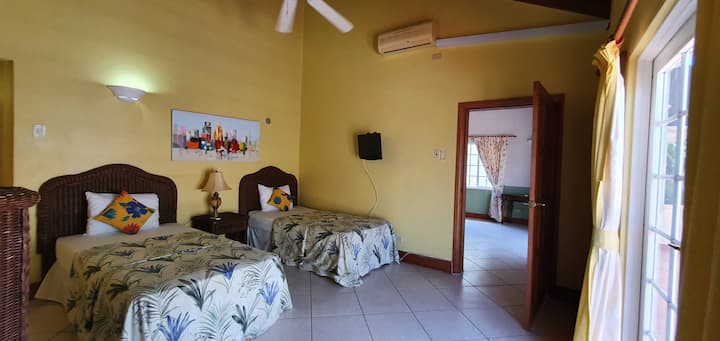 Upstairs en-suite bedroom