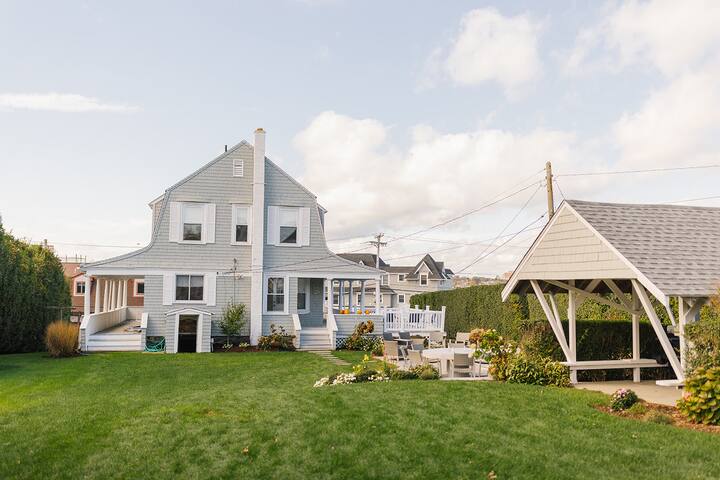 Water View 6-Bedroom Colonial Home in Newport RI gallery image 4