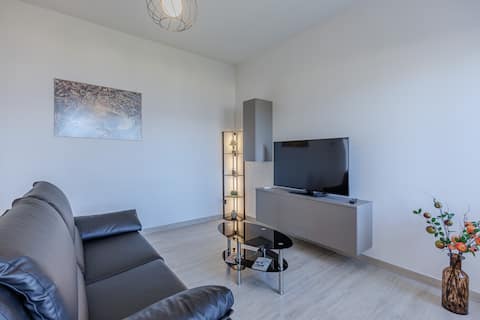 Top Airbnb: Santa Croce Apartments - Courtyard a Torri Del Benaco