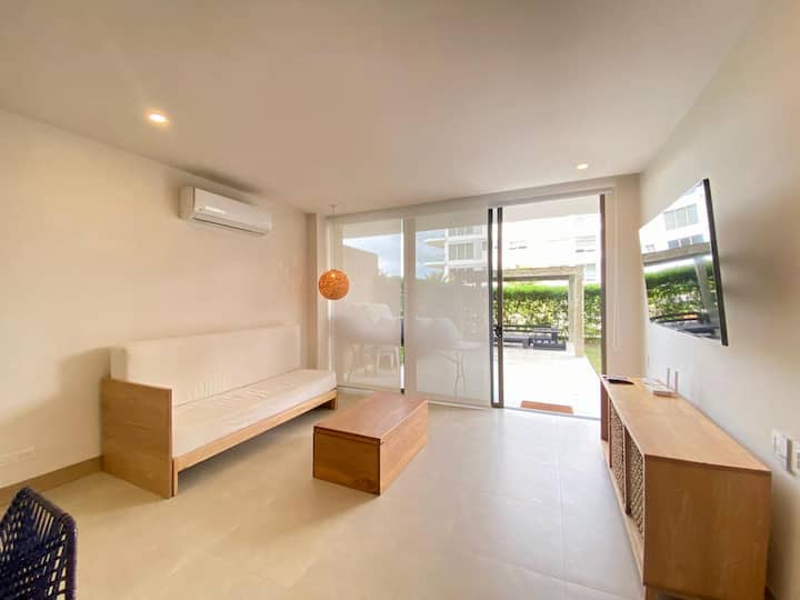 Приятна атмосфера благодарение на тихата климатична система, идеална за почивка след ден на плажа.