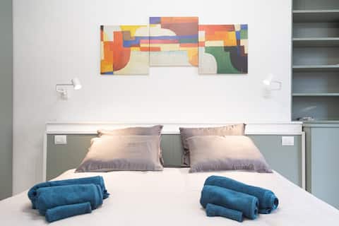 [Rivoli Metro] just 15 minutes from the Historic Center!