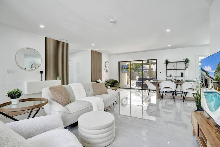 Walk to Beach | Pompano Pool Oasis gallery image 3