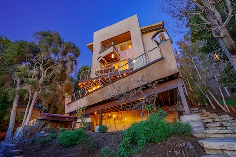 Successful Airbnb property: Skydeck 3BR masterpiece w views amphitheater gym in Silver Lake