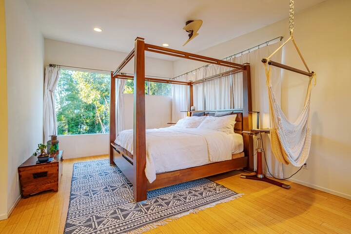 Skydeck 3BR masterpiece w views amphitheater yard gallery image 4