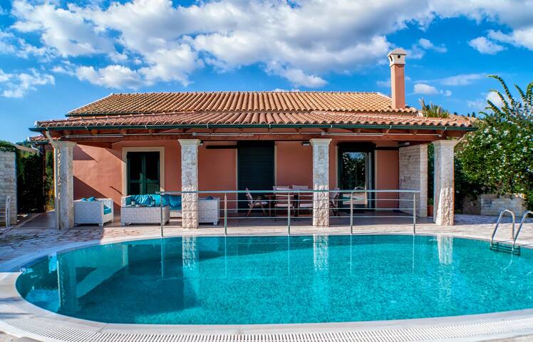 Villa Emily Dassia - Private 5⭐ Villa