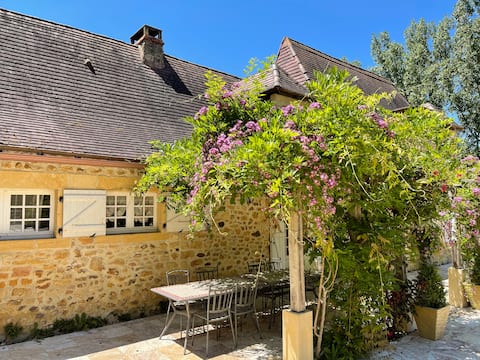 Les Glycines House with private heated pool