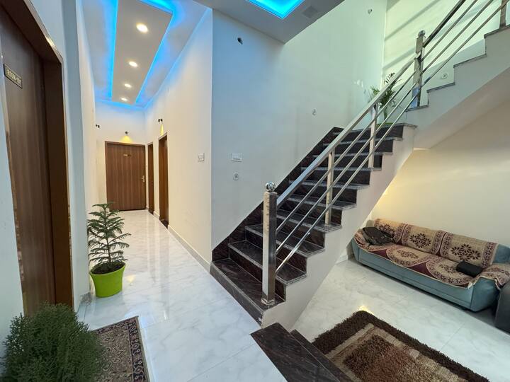 Krishna Deluxe Room - Its Braj Raj Home Stay - マトゥラー