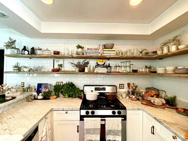 Chic, Peaceful Home with pool close to Malibu gallery image 2