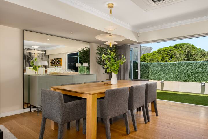 Spacious & Luxury Oasis | Waterfront gallery image 4