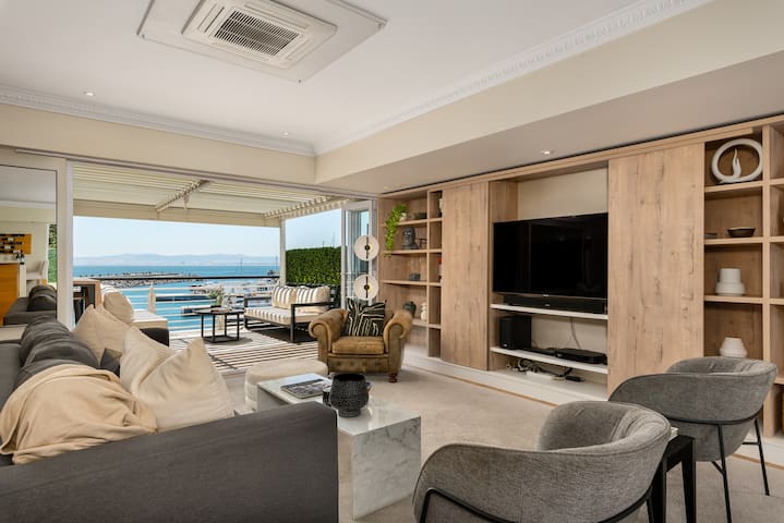 Spacious & Luxury Oasis | Waterfront