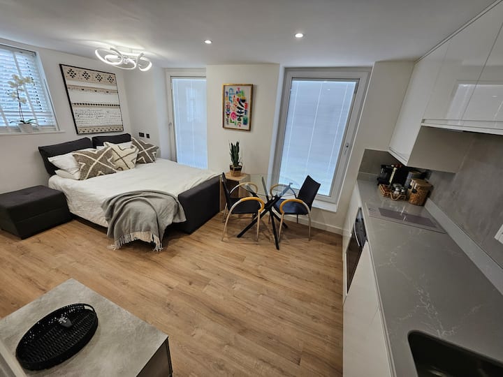 Ground Floor-modern-cosy-private-whitefield Studio - Bury
