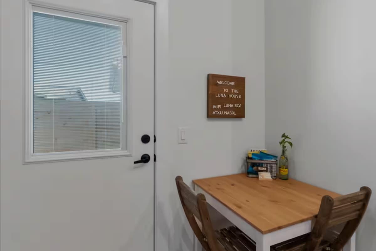 Luna House | Close to Airport | Kitchenette