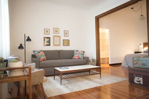 Anuncio de Airbnb popular: Apartment in the Salvo Palace en Montevideo