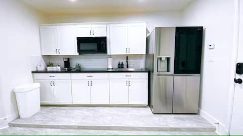 Popular Airbnb listing: Luxury Studio w/Jacuzzi near IAH in Greater Greenspoint